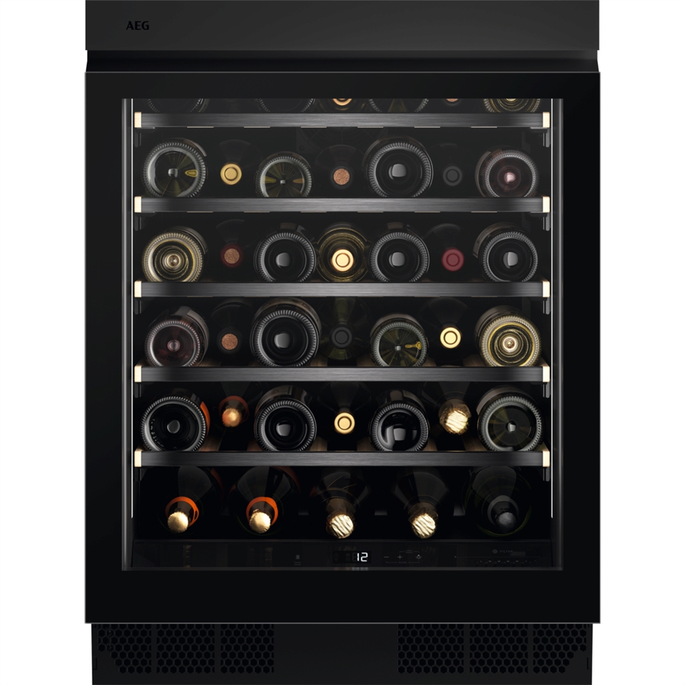 Vinskab med LED-belysning – AEG 7000 NSW8S826GT Udsalg!