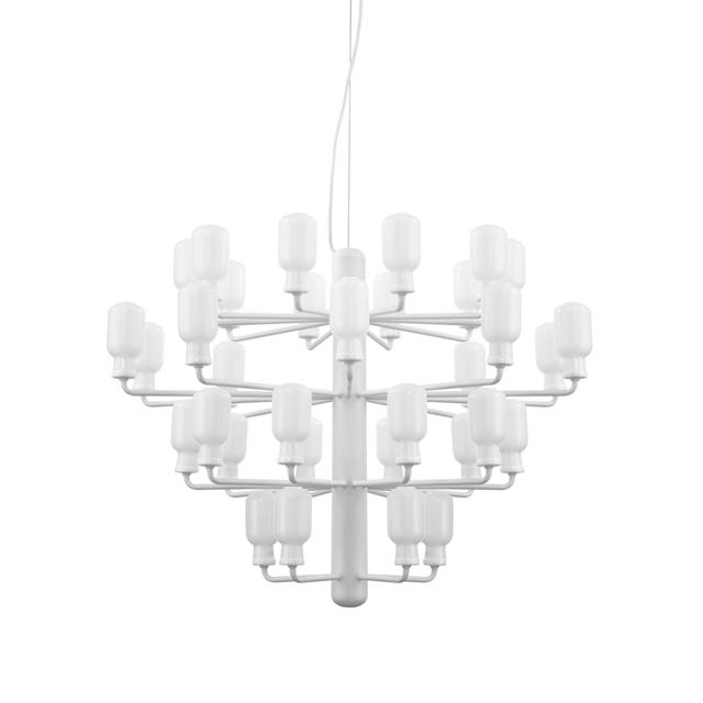 Normann Copenhagen Amp Lysekrone – Elegant Hvid Belysning