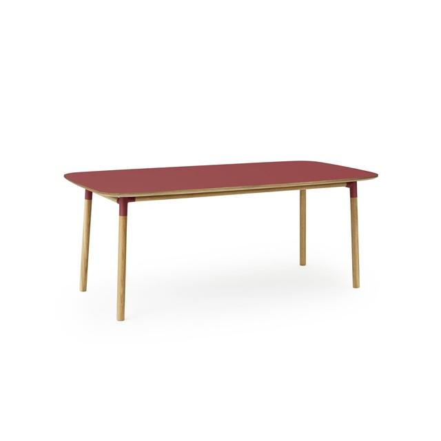 Normann Copenhagen Form Spisebord i Rød Egetræ Tilbud