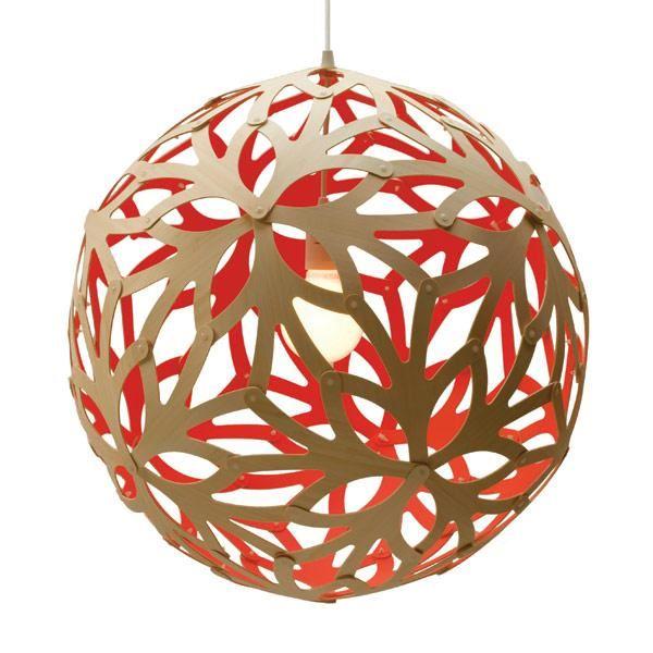 David Trubridge Floral Pendel Ø100 Rød – Kunstnerisk Lampe