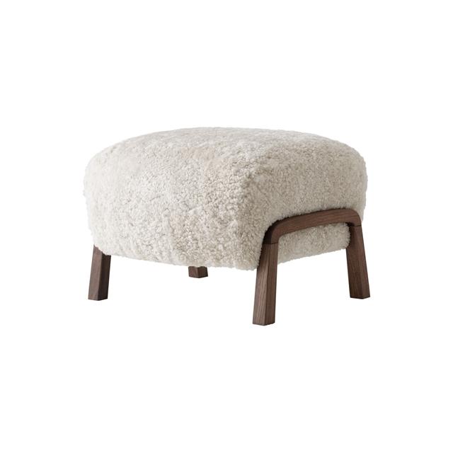 Tradition Wulff ATD3 Fåreskin Puf – Moonlight Valnød tilbud