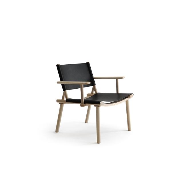 Nikari December Lænestol i Røget Eg – Tidløs Elegance