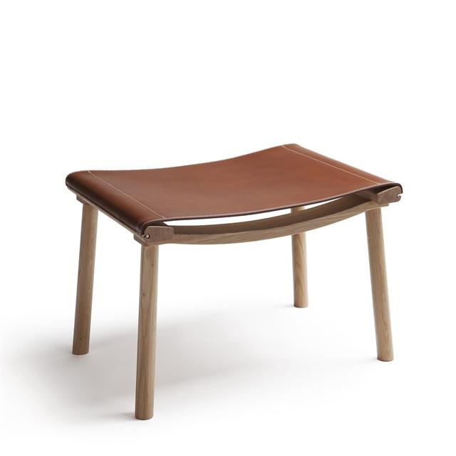 Nikari December Ottoman – Elegant Fodskammel i Egetræ & Læder