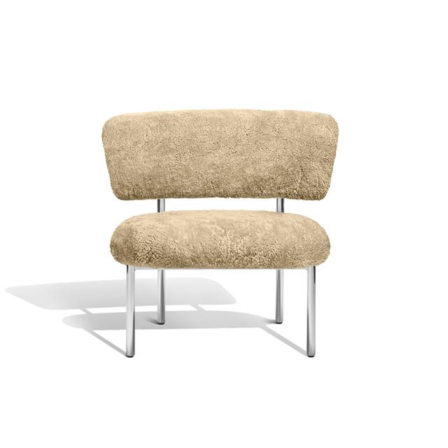 Elegant Lænestol i Sheepskin – Skandinavisk Design Tilbud