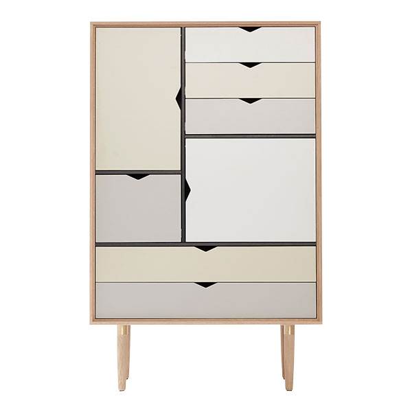 Andersen Furniture S5 Reol – Elegant Eg med Farverige Fronter