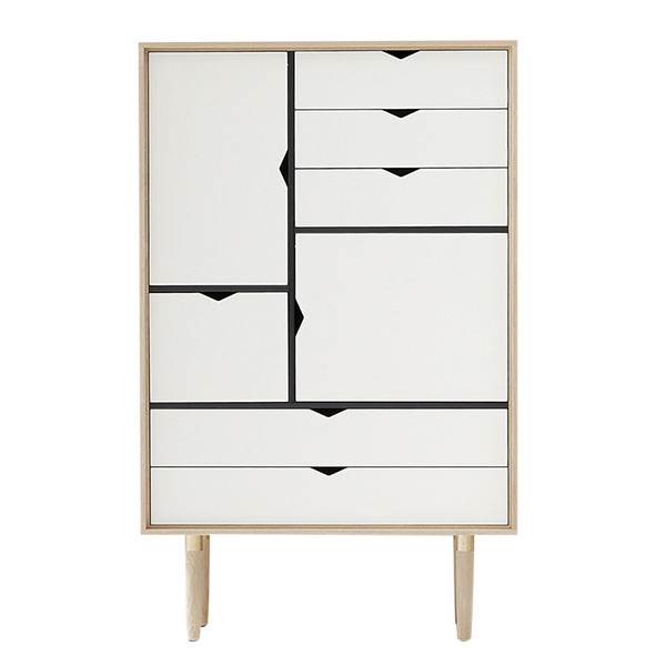 Andersen Furniture S5 Reol – Elegant Eg med Hvide Fronter
